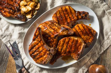 Ev yapımı Barbekü Domuz Pirzolası