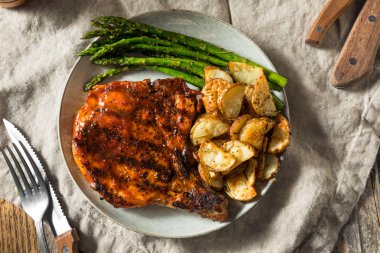 Ev yapımı Barbekü Domuz Pirzolası