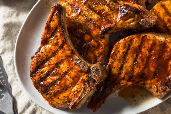 Chuletas de cerdo hechas en casa barbacoa —  Fotos de Stock