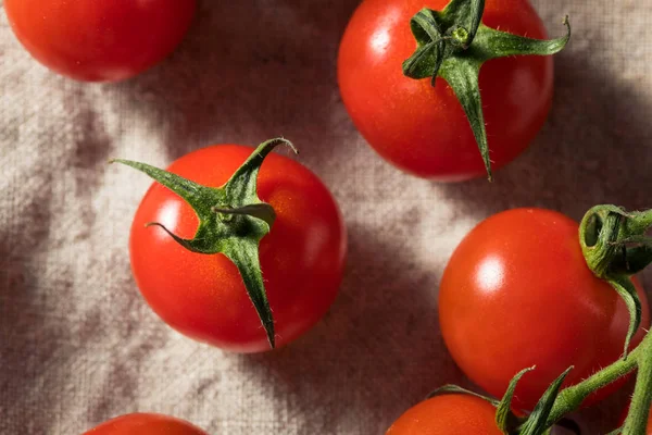 Raw Red Organic Cherry Tomatoes — Stock Photo, Image