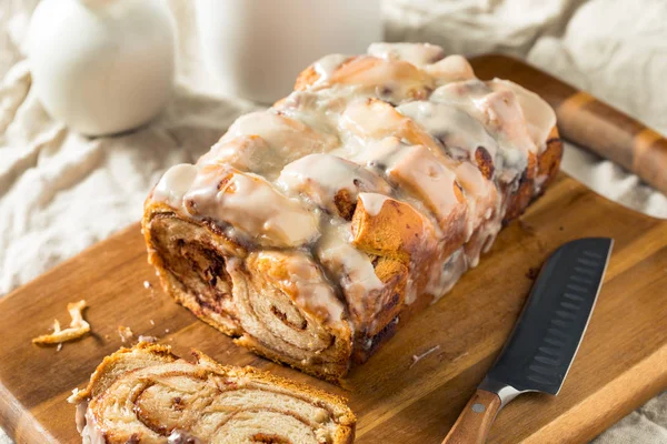 Pan casero de pan dulce de canela rollo — Foto de Stock