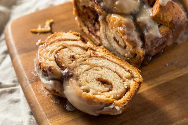 Pan casero de pan dulce de canela rollo — Foto de Stock