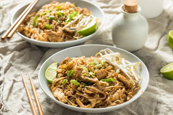 Házi csirke pad thai — Stock Fotó