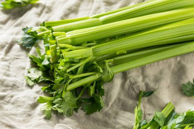 Çiğ Yeşil Organik Kereviz