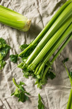 Çiğ Yeşil Organik Kereviz