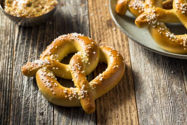 Ev yapımı Bavyera Yumuşak Kraker