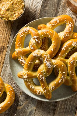 Ev yapımı Bavyera Yumuşak Kraker