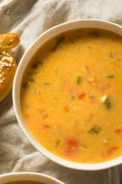 Ev yapımı bira peynir çorbası