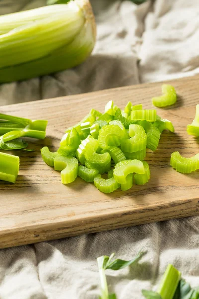 Rauwe groene organische selderij — Stockfoto