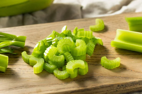 Rauwe groene organische selderij — Stockfoto