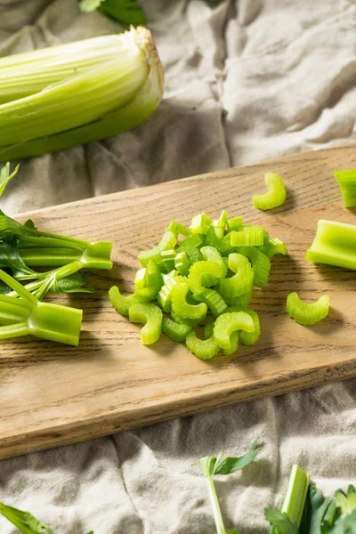 Rauwe groene organische selderij — Stockfoto