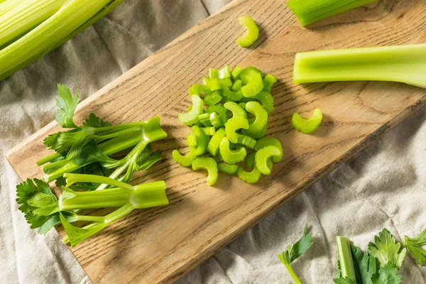 Rauwe groene organische selderij — Stockfoto