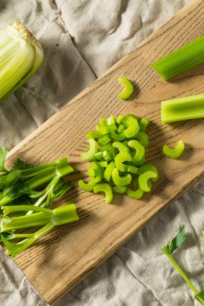 Rauwe groene organische selderij — Stockfoto