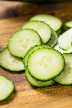 Çiğ Yeşil Organik İngilizce Salatalık