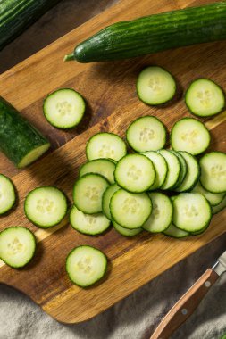 Çiğ Yeşil Organik İngilizce Salatalık