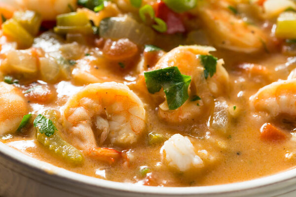 Пряный домашний каджунский креветки Etouffee
