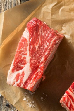 Çiğ Organik Sığır Kısa Kaburga