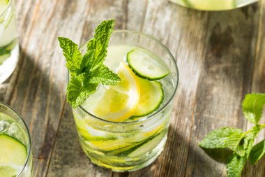 Sağlıklı Tatlı Salatalık Suyu