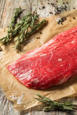 Çiğ Çim Beslenen Flank Steak