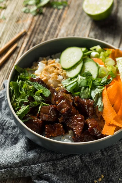 Carne tailandesa caseira e tigela de arroz — Fotografia de Stock