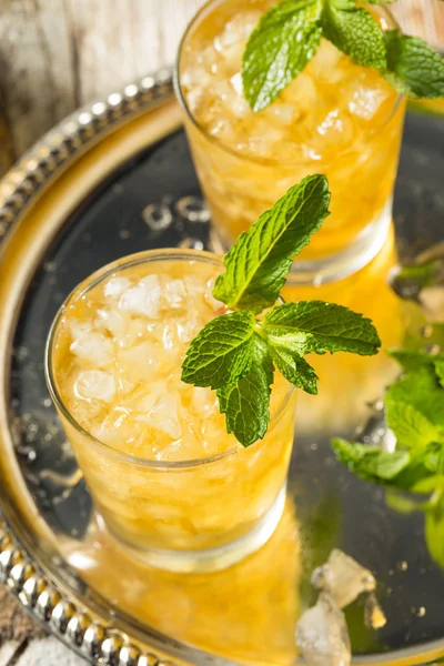 Homemade Kentucky Bourbon Mint Julep — Stock Photo, Image