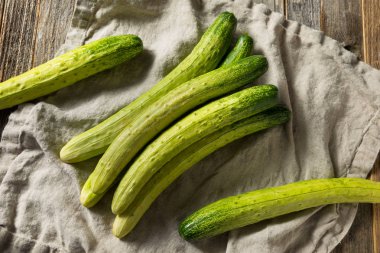 Çiğ Yeşil Organik Kore Salatalık