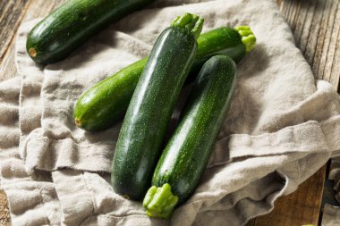 Çiğ Yeşil Organik Kabak