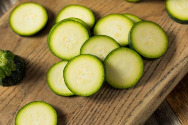 Çiğ Yeşil Organik Kabak