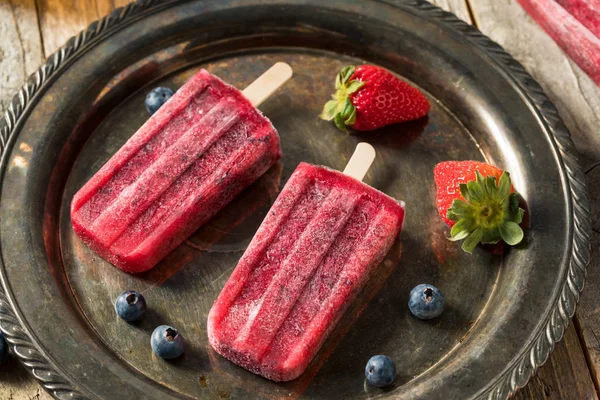 Caseiro congelado Kombucha Berry Popsicles — Fotografia de Stock