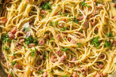 Tuzlu Ev Yapımı Carbonara Makarna