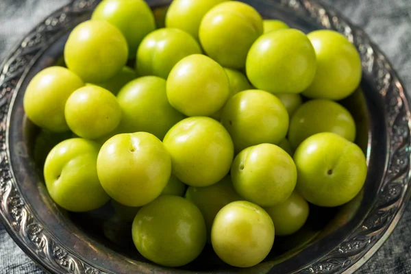 Raw Green Organic Sour Plums — Stock Photo, Image