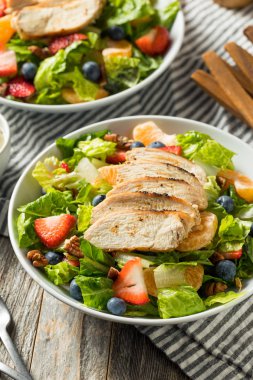 Sağlıklı Ev Yapımı Çilek haşhaş salatası