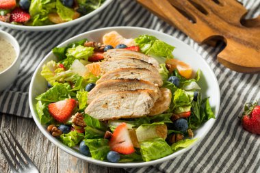Sağlıklı Ev Yapımı Çilek haşhaş salatası