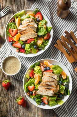 Sağlıklı Ev Yapımı Çilek haşhaş salatası