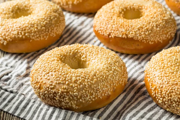 Házi szezámmagos bagels — Stock Fotó