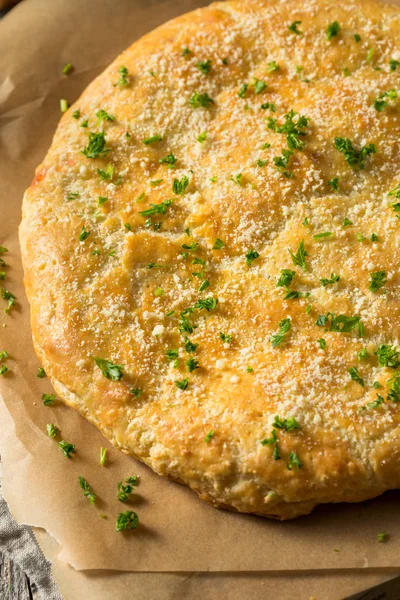 Zelfgemaakte Russische kaas gevuld brood — Stockfoto