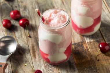Ev yapımı Tatlı Kiraz Kombucha Dondurma Float