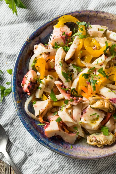 Salade maison de fruits de mer froids — Photo