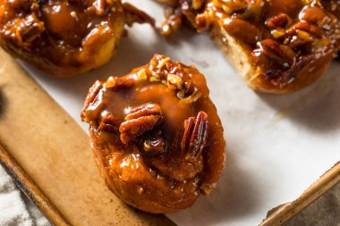 Ev yapımı Pecan Schnecken yapışkan buns