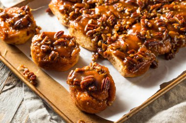Ev yapımı Pecan Schnecken yapışkan buns