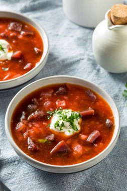 Ev yapımı Rus pancar borscht çorbası