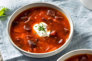 Ev yapımı Rus pancar borscht çorbası