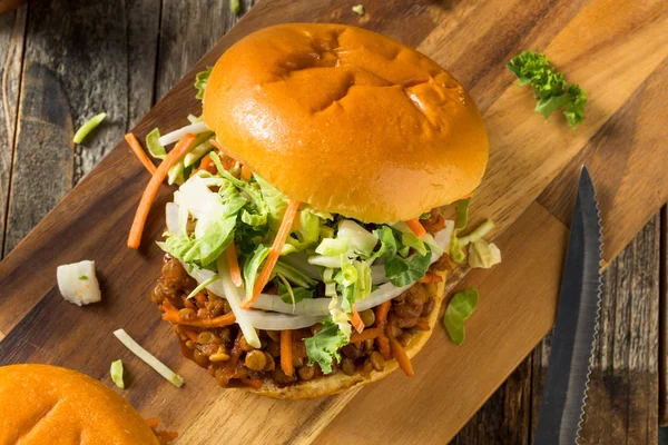 Sándwich casero de barbacoa de lentejas veganas saludables — Foto de Stock