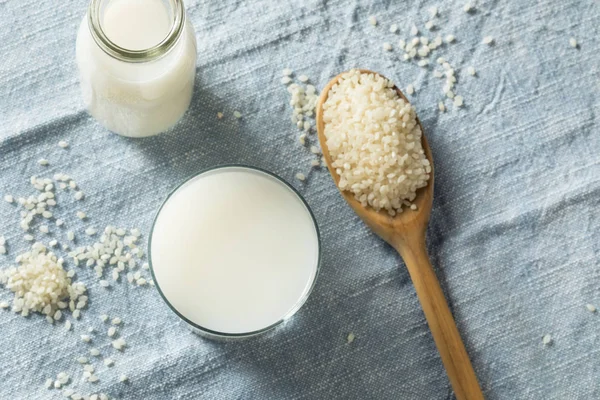 Latte di riso vegano biologico sano — Foto Stock