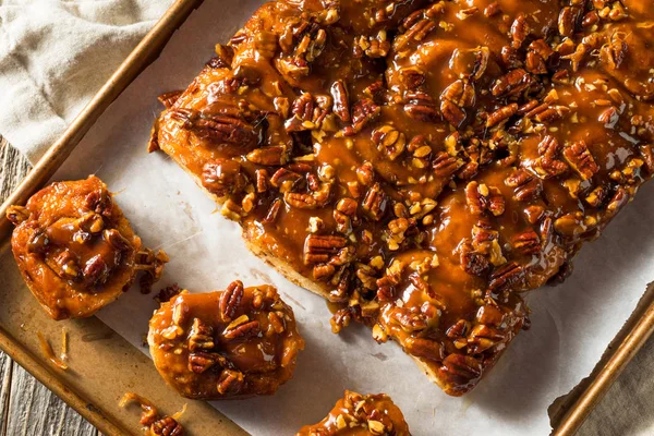 Hausgemachte Pekanschnecken klebrige Brötchen — Stockfoto