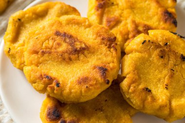 Ev yapımı Mısır yemeği arepas