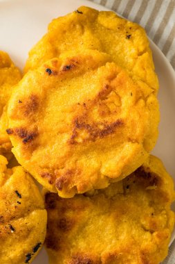 Ev yapımı Mısır yemeği arepas