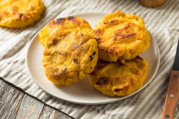 Arepas caseras de harina de maíz —  Fotos de Stock