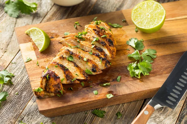 Zelfgemaakte gegrilde Chipotle kippenborst — Stockfoto