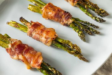 Ev Yapımı Pastırma Sarma Kuşkonmaz